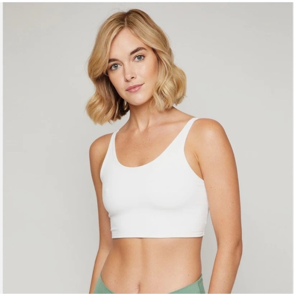NWT Fourlaps Poise Longline Bra white. Size mediumThe material is awesome